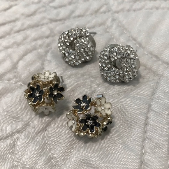 Set of 2 Earrings - Picture 2 of 9